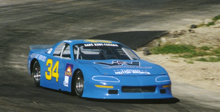 Darren Turner carving through turn 2 in afternoon practice